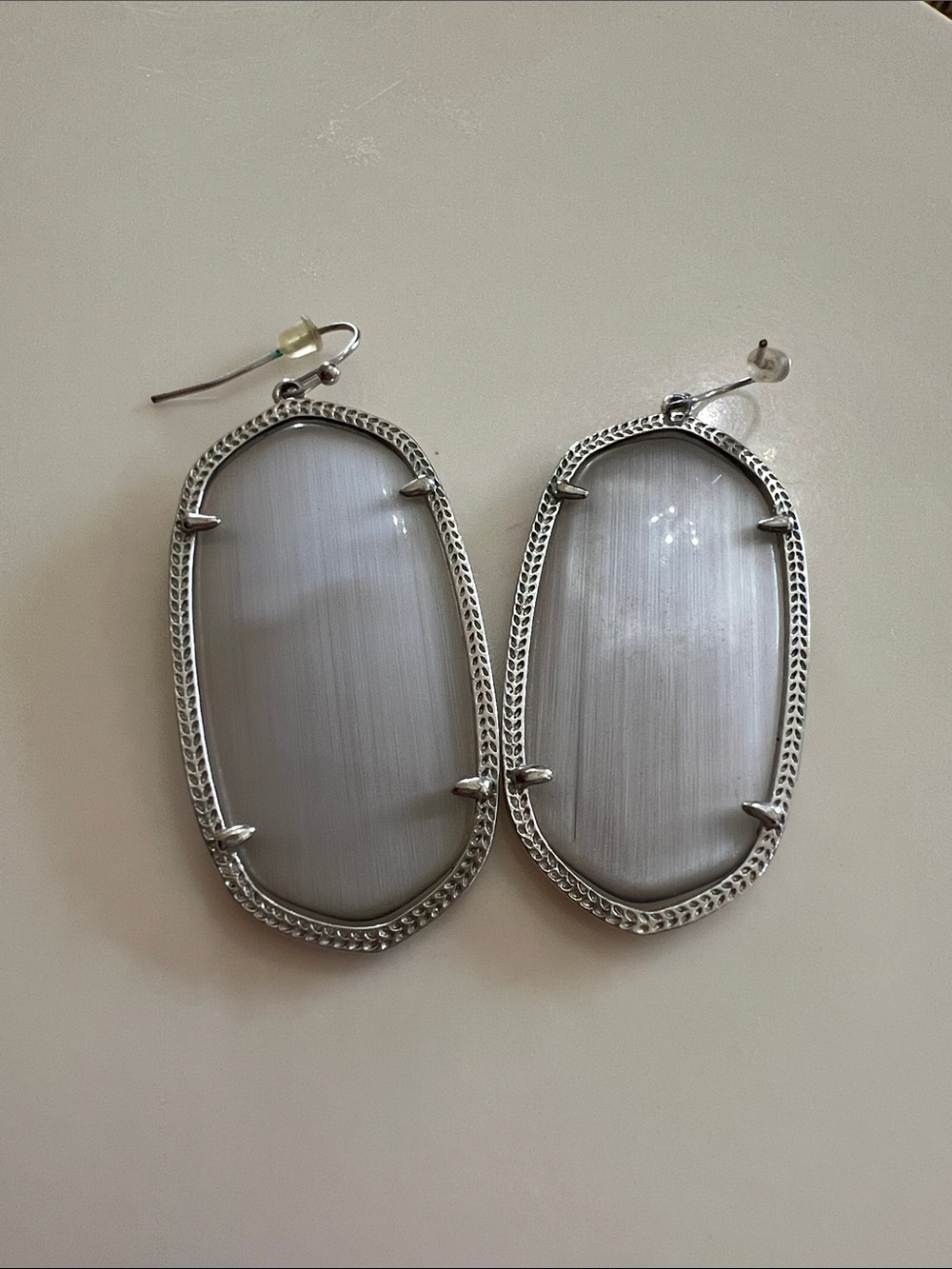 Kendra Scott Silver-Tone Light Gray Oval Drop Earrings